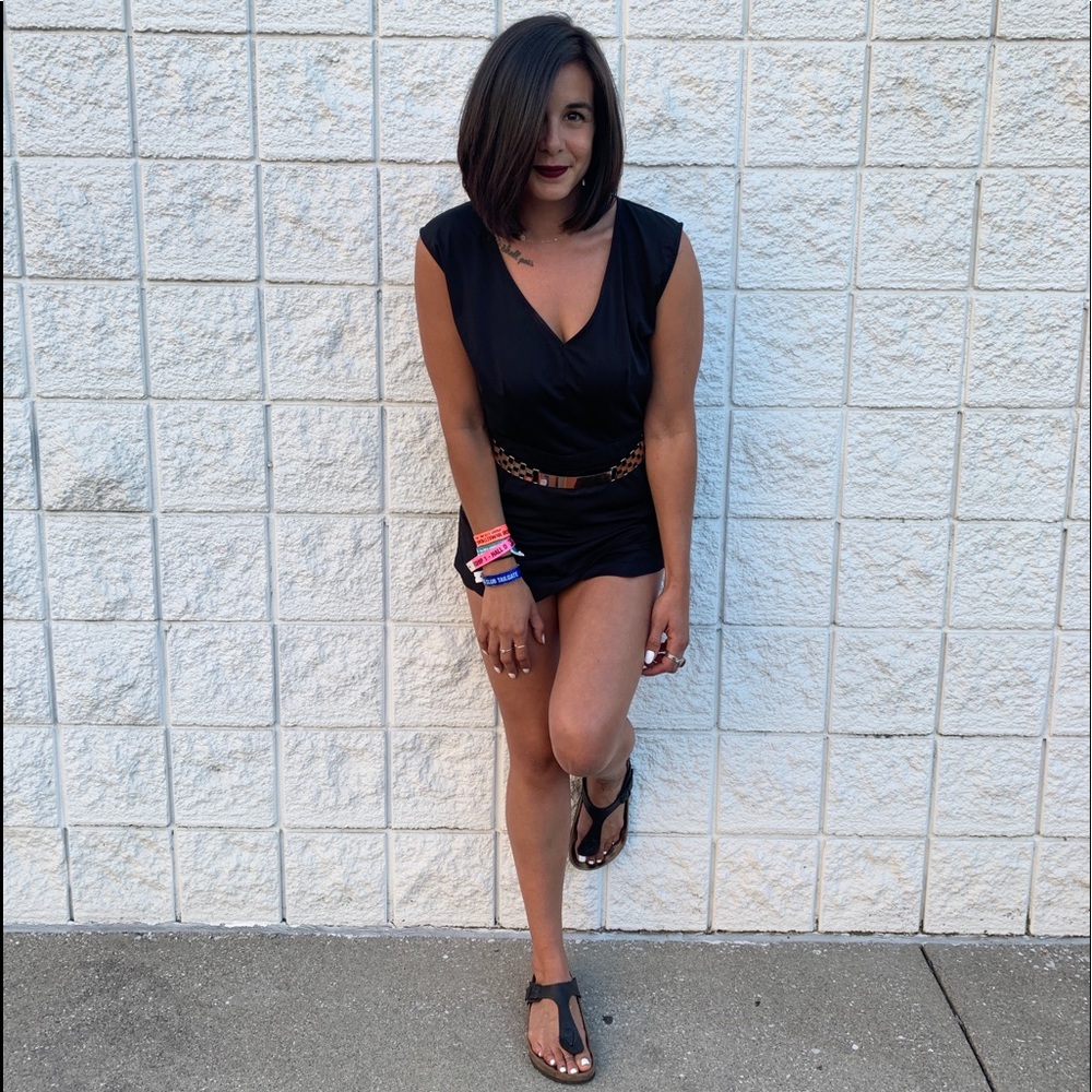 🖤Sassy Forever 21 romper🤍